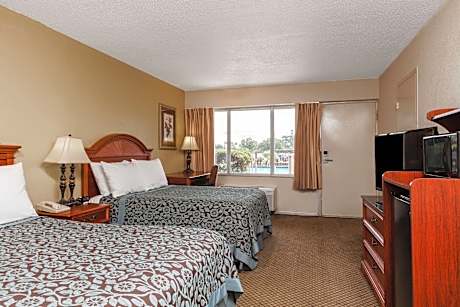 2 Double Beds Smoking