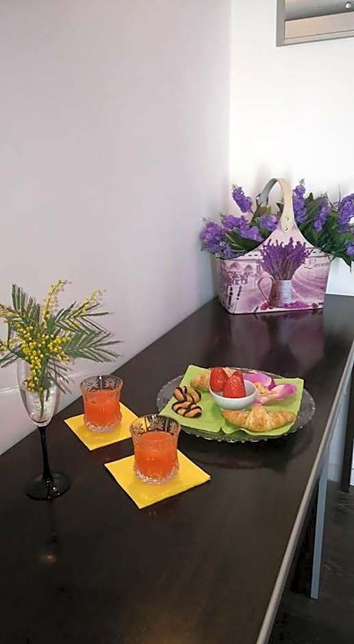 Hotel In - Lounge Room