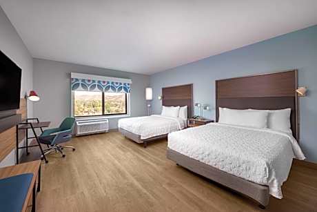 Queen Room with Two Queen Beds and Bath Tub - Mobility Accessible