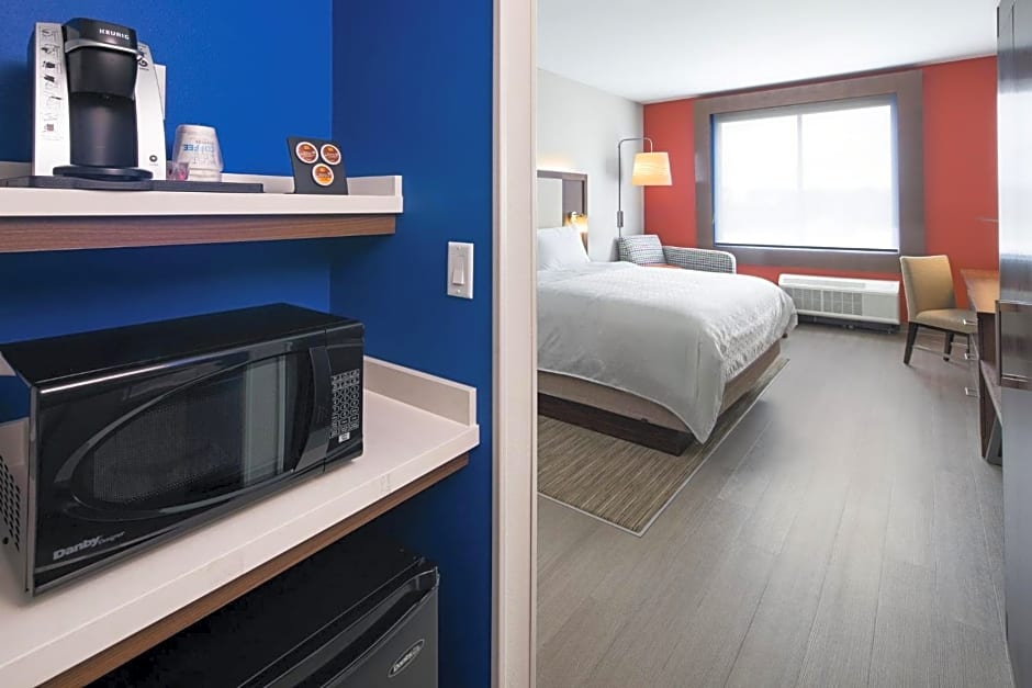 Holiday Inn Express & Suites Lubbock Central - Univ Area by IHG
