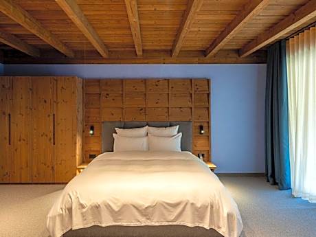 Swiss Select Room with One King Bed