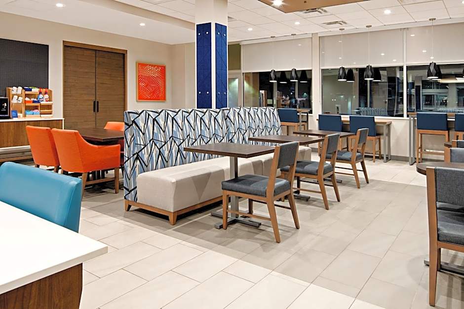 Holiday Inn Express & Suites - Palm Desert - Millennium By IHG