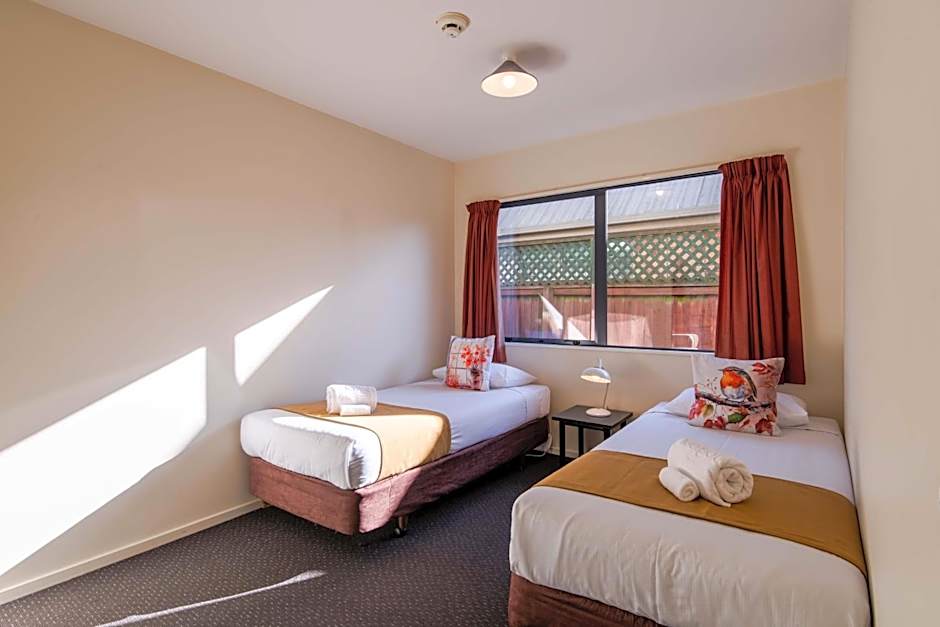 298 Westside Motor Lodge