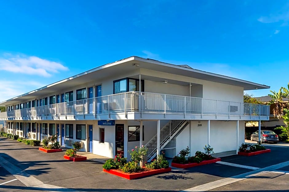 Motel 6-Santa Barbara, CA - State Street