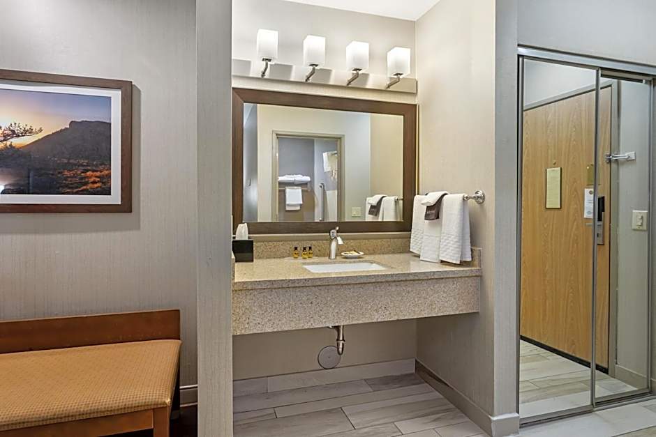 Best Western Plus Cottontree Inn