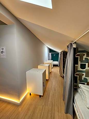 Single Bed in 6-Bed Dormitory Room