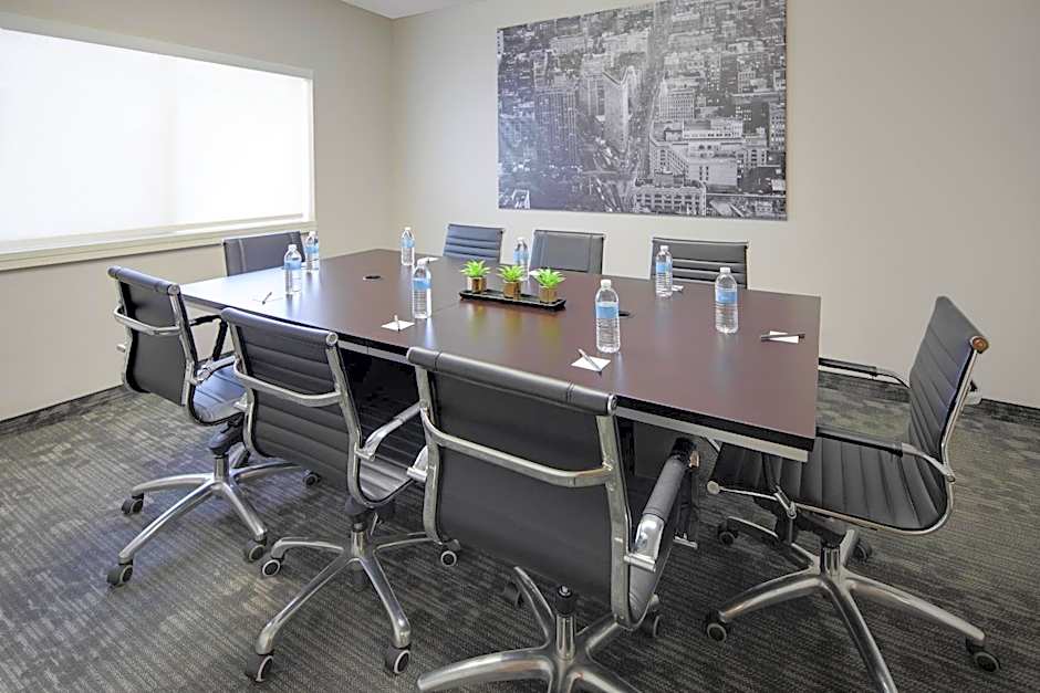 Courtyard by Marriott Dallas Addison/Midway