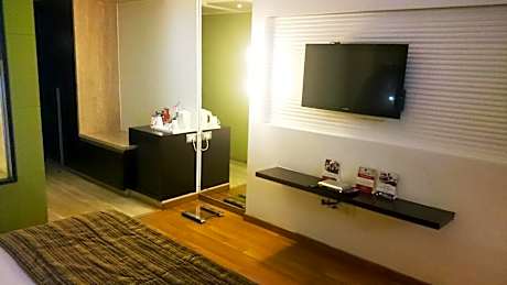 Comfort King Room - Non-Smoking