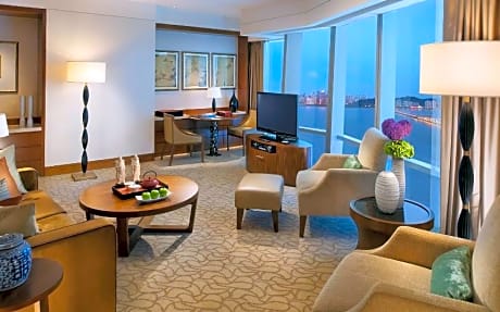 Waterfront Tower Suite King
