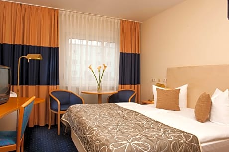 3 Twin Beds, TRYP Room