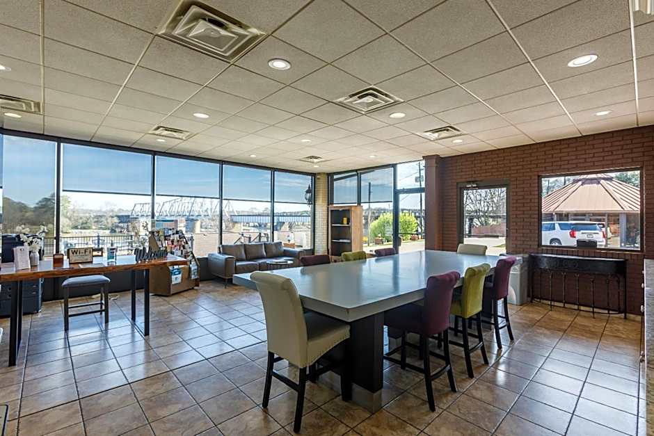 Gadsden Inn and Suites