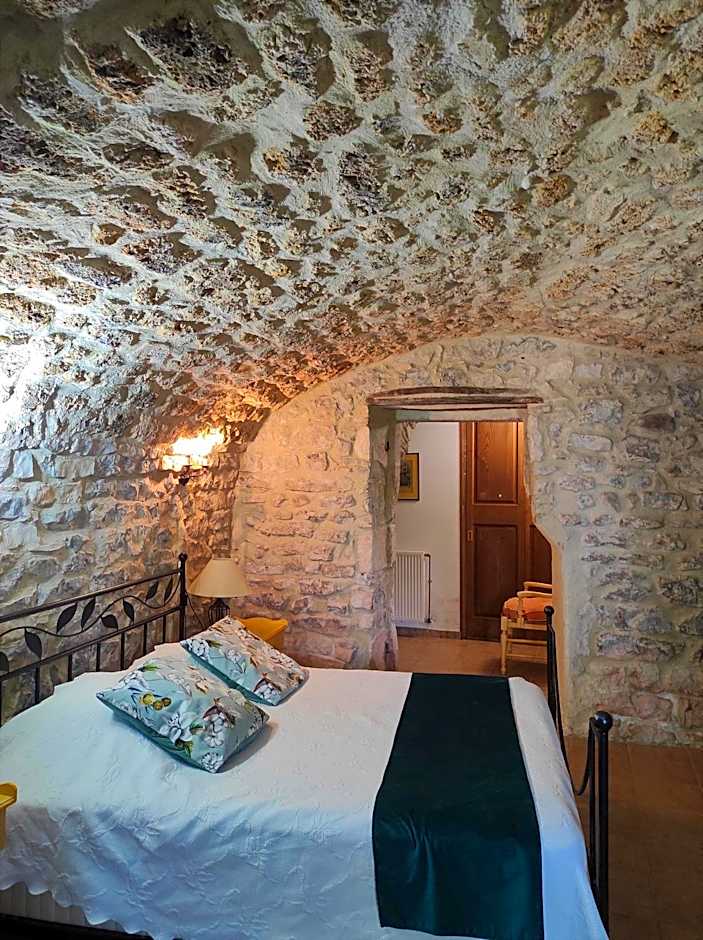 Logis Hôtel Restaurant Gîte La Bastide du Vébron