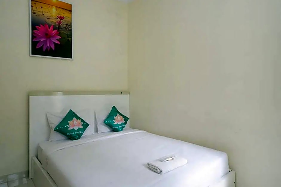 Teratai Guesthouse Mitra RedDoorz near Tugu Yogyakarta