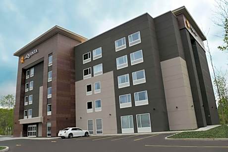 La Quinta Inn & Suites by Wyndham Buffalo Amherst