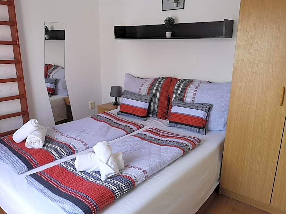 Parton Hotel & Bowling