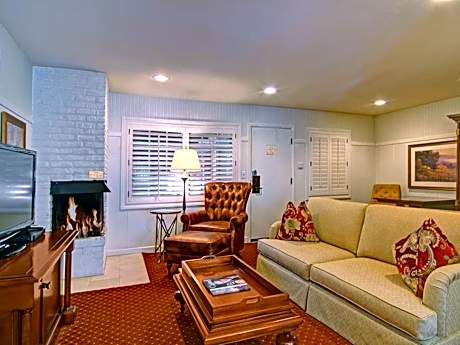 Deluxe King Suite