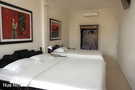 Deluxe Family Room