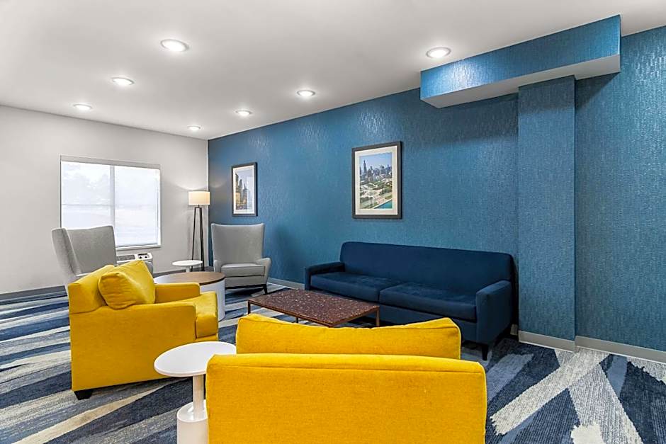 Comfort Inn & Suites near Tinley Park Amphitheater