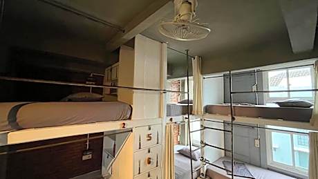 Single Bed in Mixed Dormitory Room