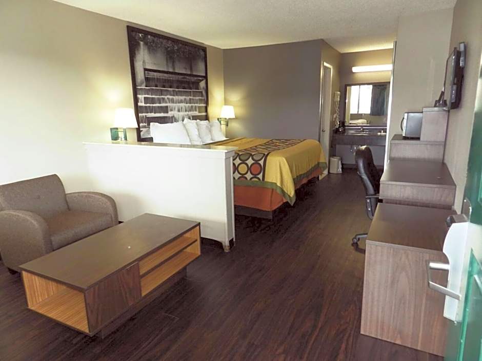 Super 8 by Wyndham Universal City