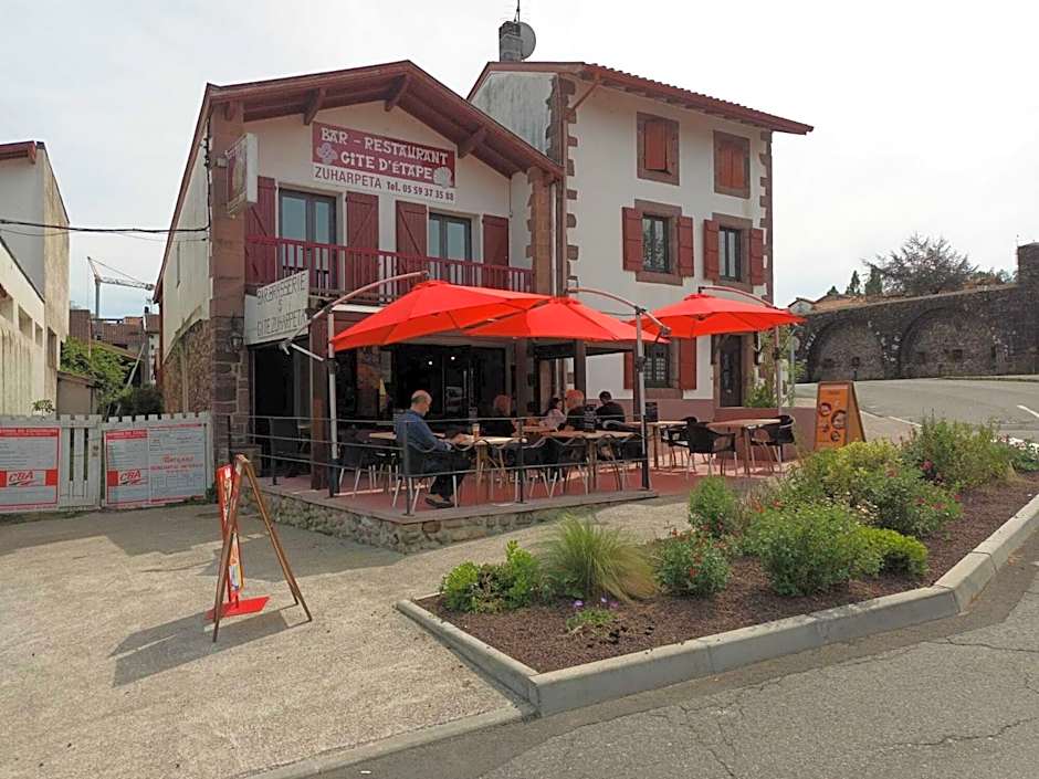 Refuge d'étape Zuharpeta Randonneur Pèlerin