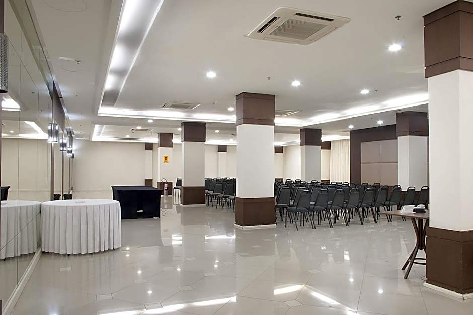 Master Porto Alegre Hotel - Av Carlos Gomes, Proximo ao Consulado Americano