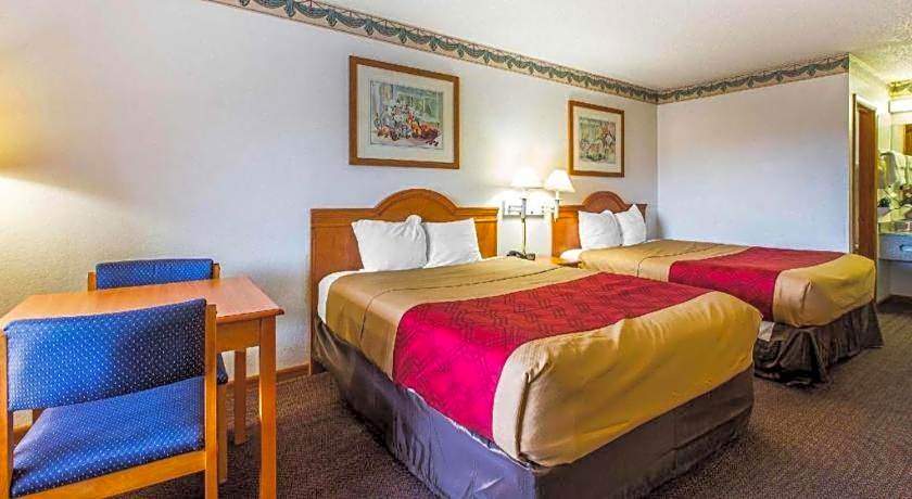Econo Lodge Inn & Suites