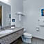 Beach House Inn & Suites