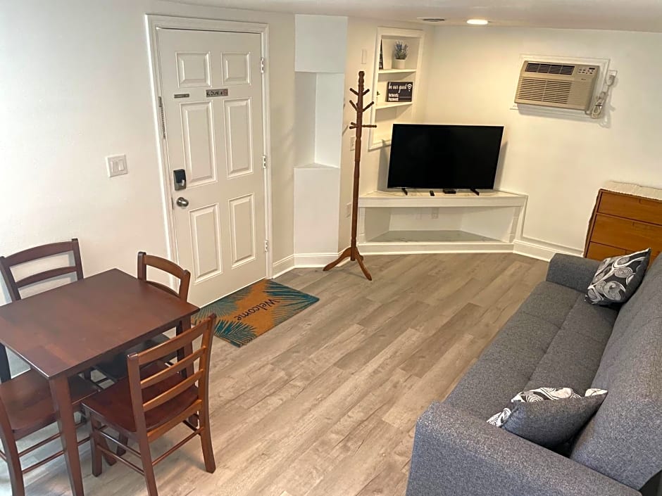 Daytona Shores Inn and Suites