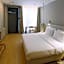 Adresa Suites