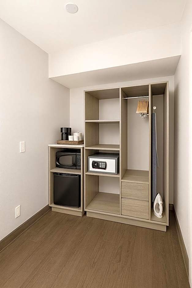 Travelodge by Wyndham LAX South