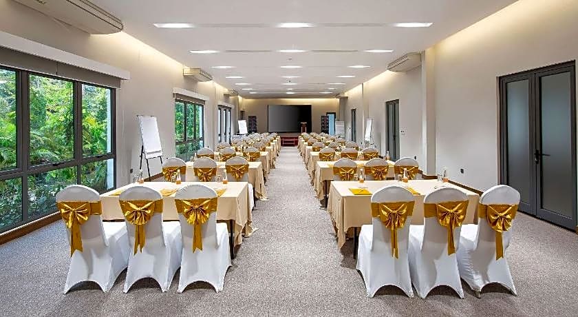 FOREST IN THE SKY - FLAMINGO DAI LAI