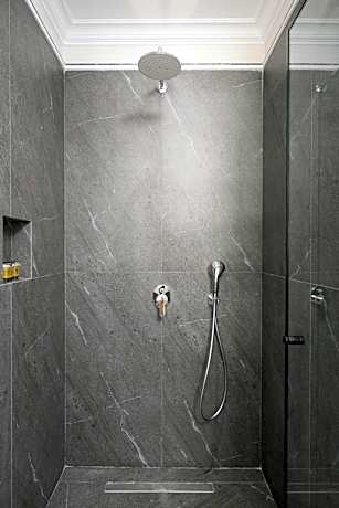 Suite with Terrace and Garden View