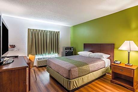 1 Queen Bed | Mob Acc RI Shwr Nsmk Micfridg