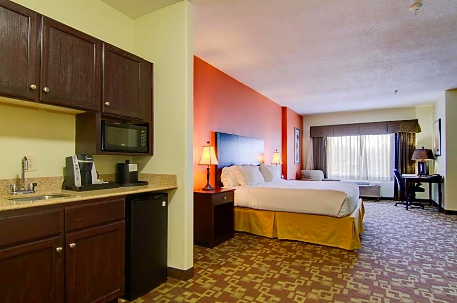 Holiday Inn Express & Suites Kansas City Sport Complex Area By IHG