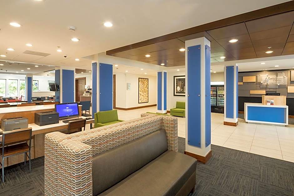 Holiday Inn Express Hotel & Suites Detroit-Utica By IHG