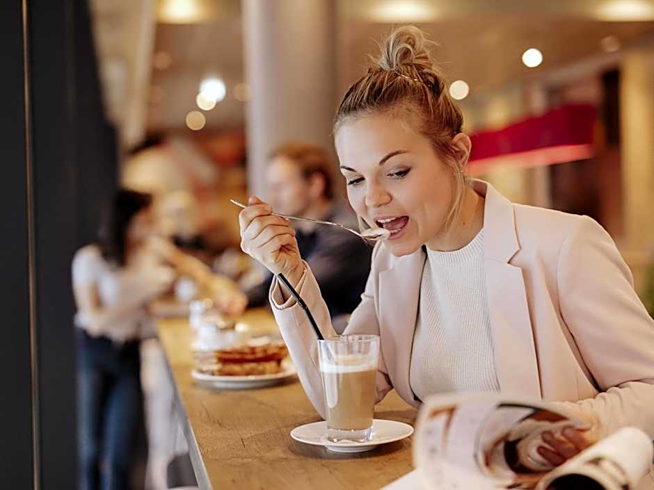 greet Berlin Alexanderplatz