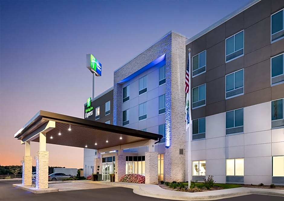 Holiday Inn Express Calhoun South