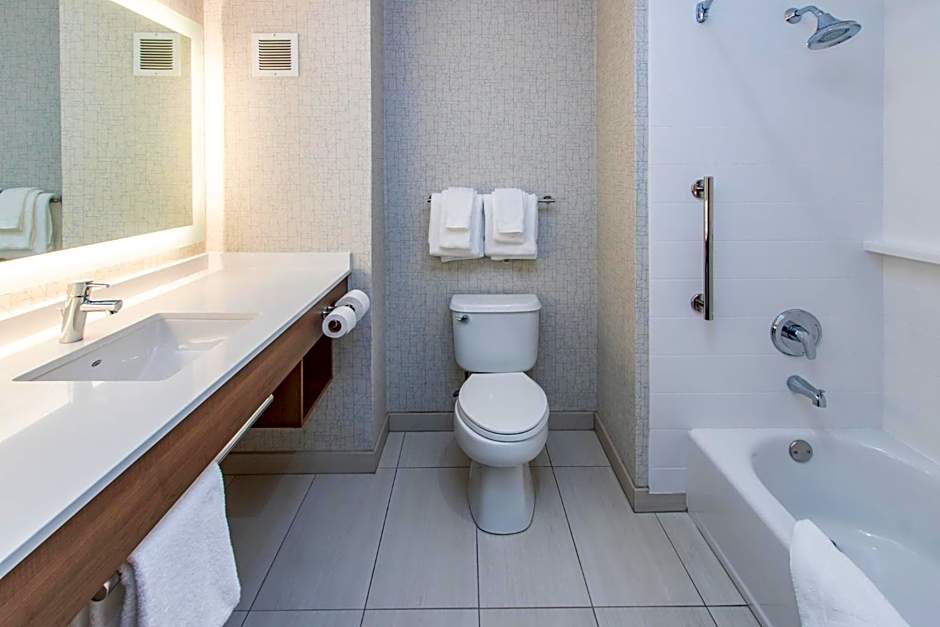 Holiday Inn Express Hotel & Suites Roseville - Galleria Area By IHG
