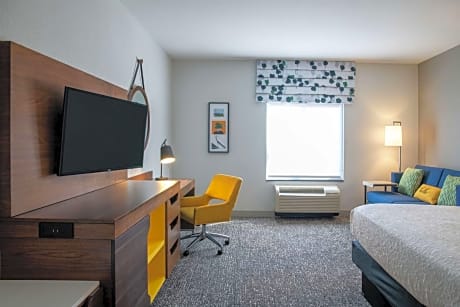 1 KING BED LARGER ROOM NONSMOKING HDTV/FREE WI-FI/WORK AREA/EASY CHAIR HOT BREAKFAST INCLUDED