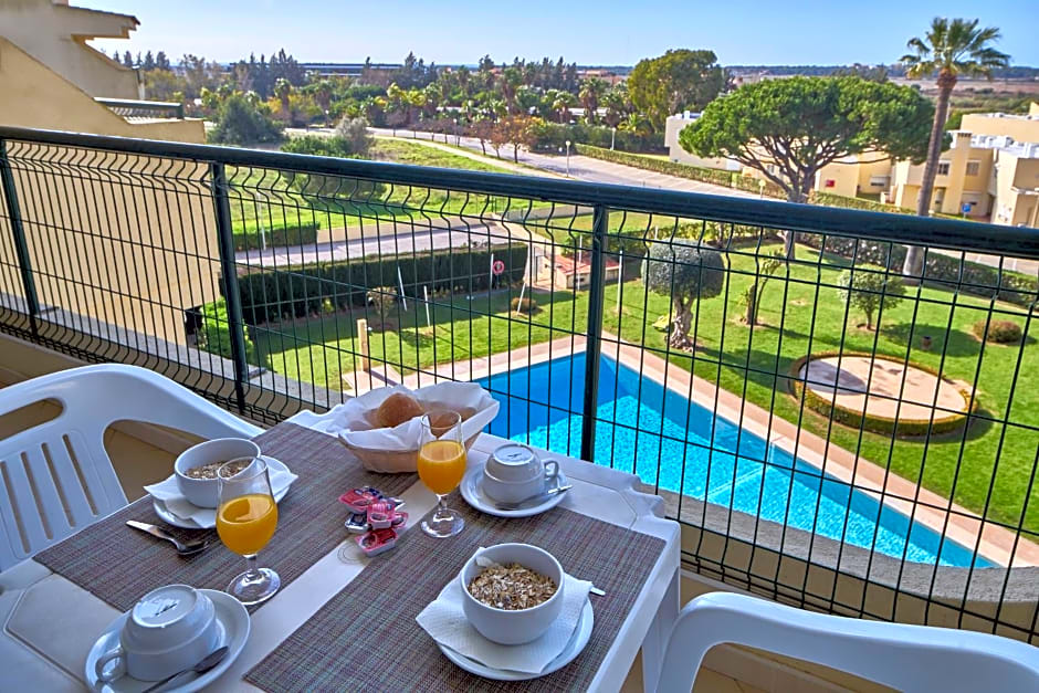 Parque Mourabel, Oasis Village & Pe do Lago