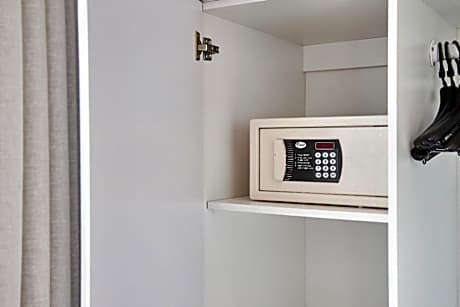 Two Bedroom Apartment with Pool View