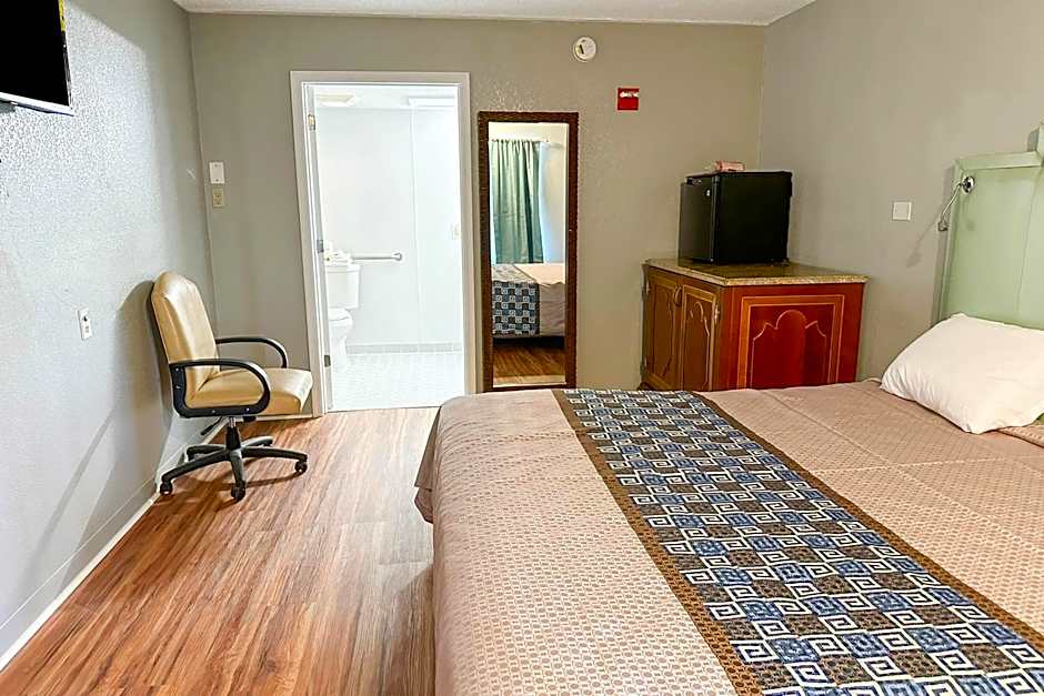 Hahira Inn By OYO near Valdosta