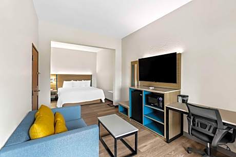 King Suite - Accessible/Non-Smoking