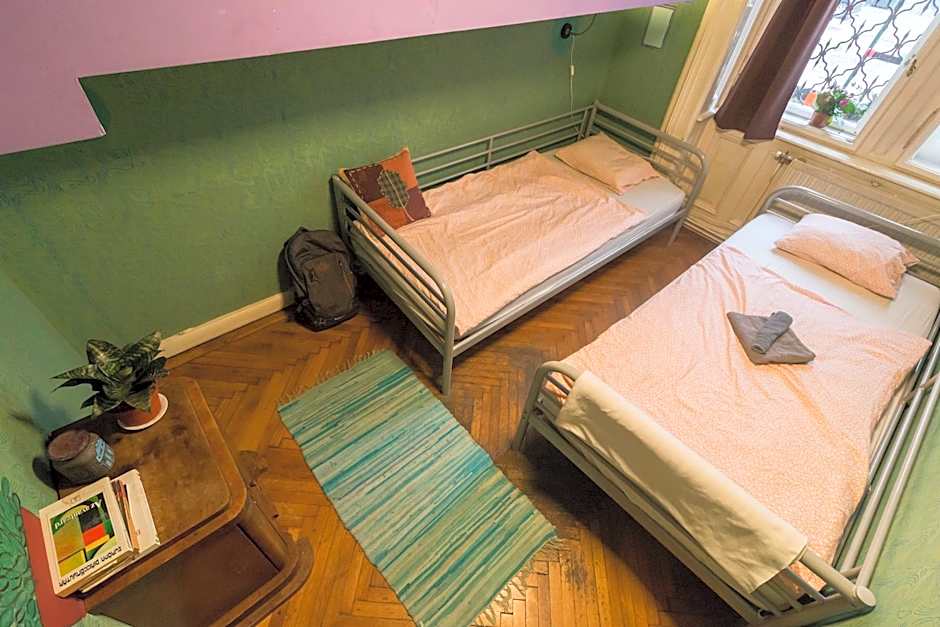 Baroque Hostel & Coworking