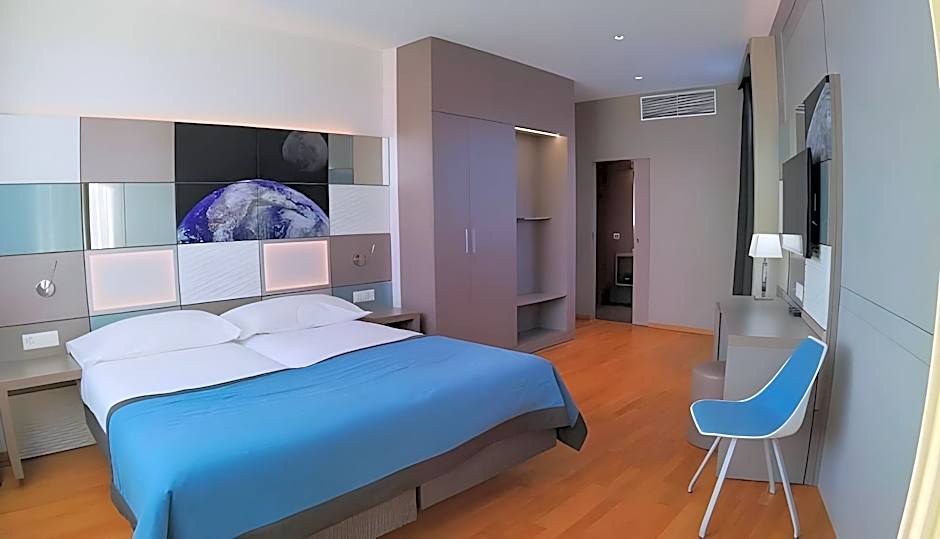 Discovery Hotel