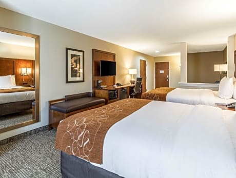 Suite with 2 Queen Beds and Sofabed - No Smoking