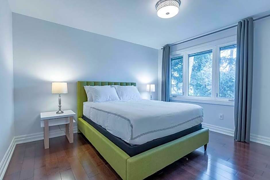 Luxurious & Modern 4BR House w/ 3 Car Parking