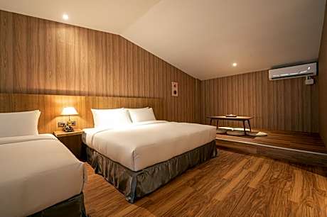 Deluxe Family Suite