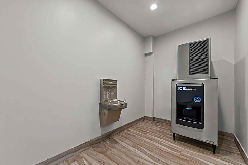 Spark by Hilton Selma